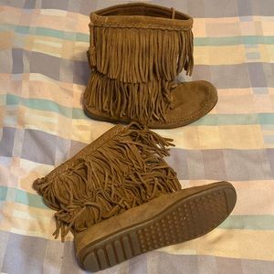 Minnetonka Fringe Mocassins size 9.5